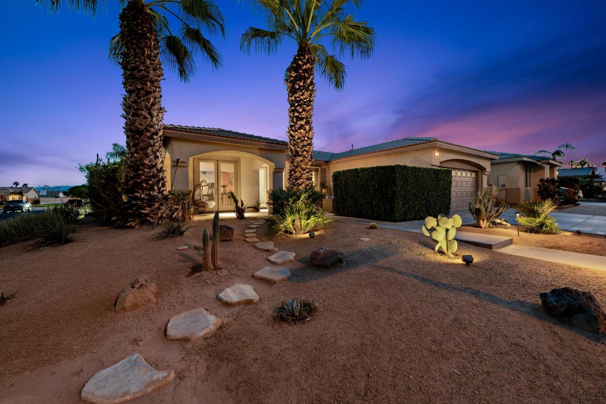 Casa Desert Muse With Heated Pool Spa Firepit Mini Golf And Games Indio Exteriör bild
