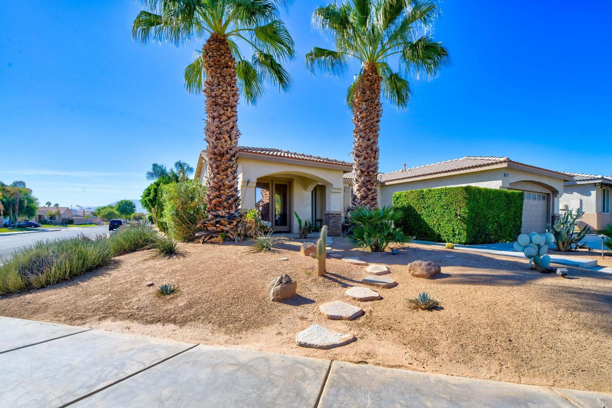 Casa Desert Muse With Heated Pool Spa Firepit Mini Golf And Games Indio Exteriör bild