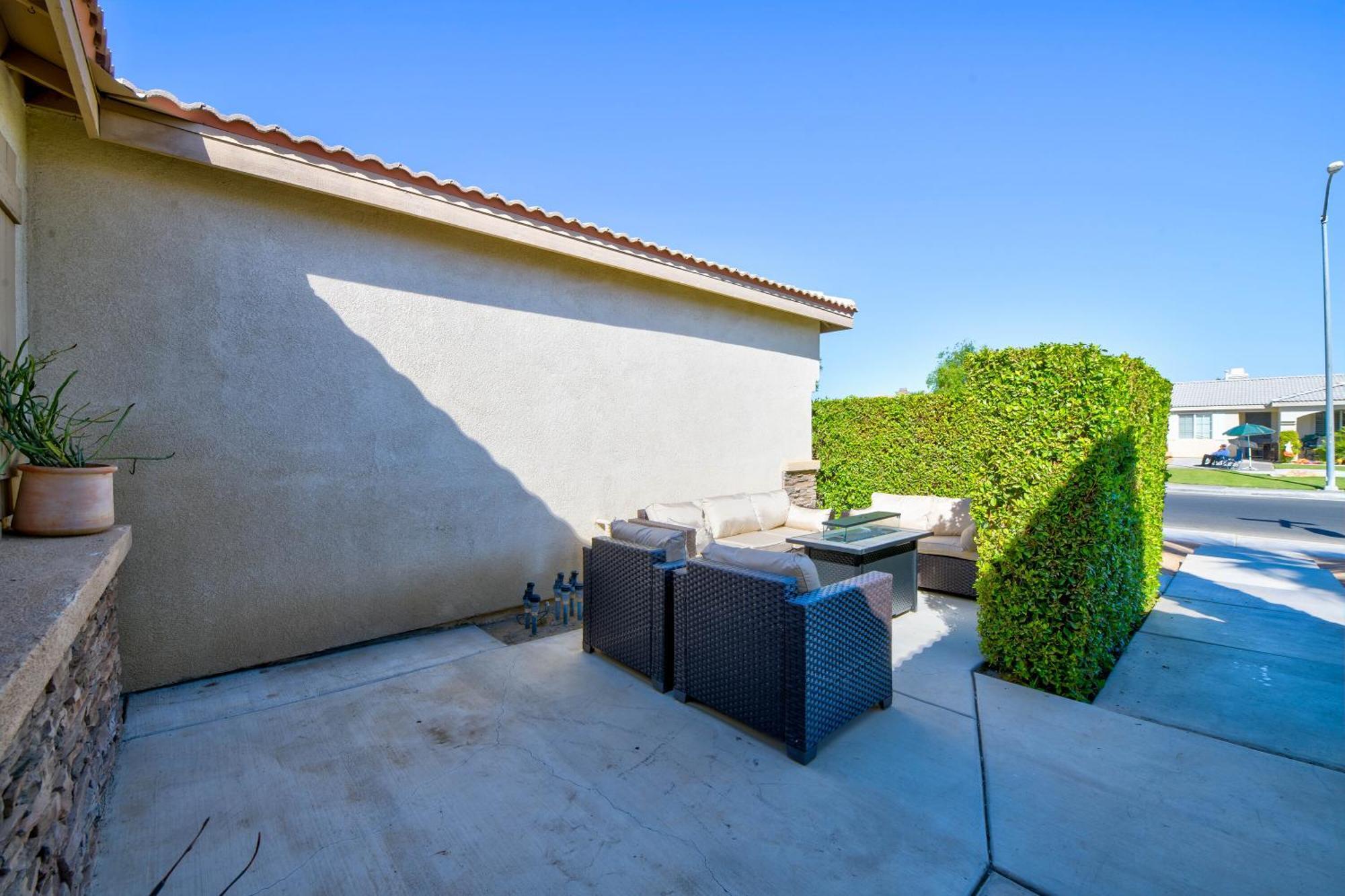 Casa Desert Muse With Heated Pool Spa Firepit Mini Golf And Games Indio Exteriör bild